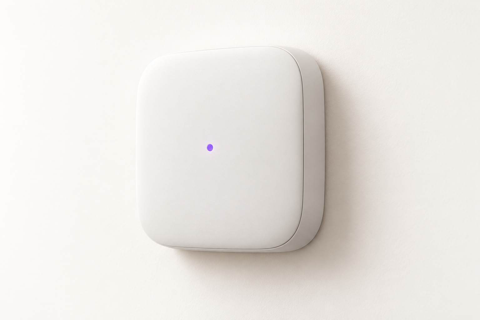 Diseño conceptual del sensor KAIRA Care, blanco y discreto, instalado en una pared.